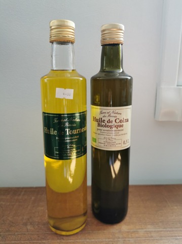 Diverses huiles et diverses contenances : colza, tournesol, olive, sésame, noix